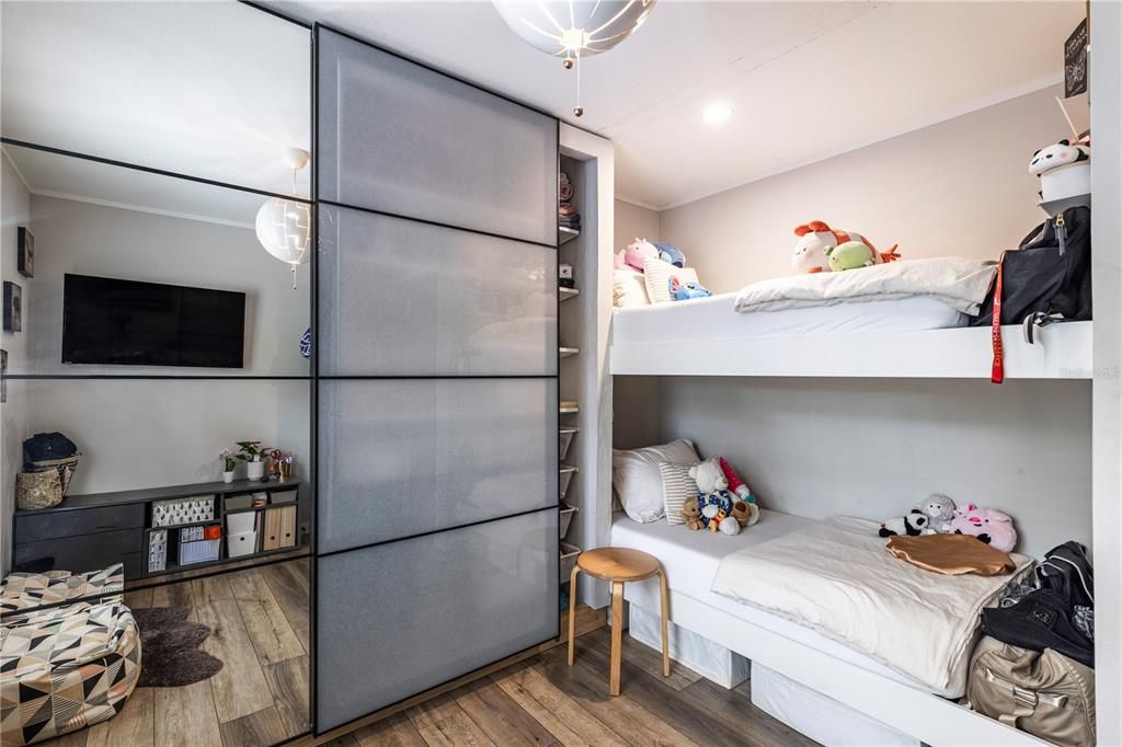 待售: $699,000 (6 贝兹, 4 浴室, 2608 平方英尺)