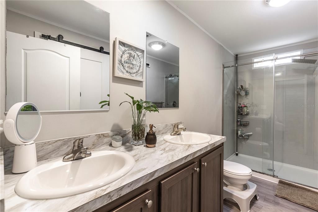 待售: $699,000 (6 贝兹, 4 浴室, 2608 平方英尺)