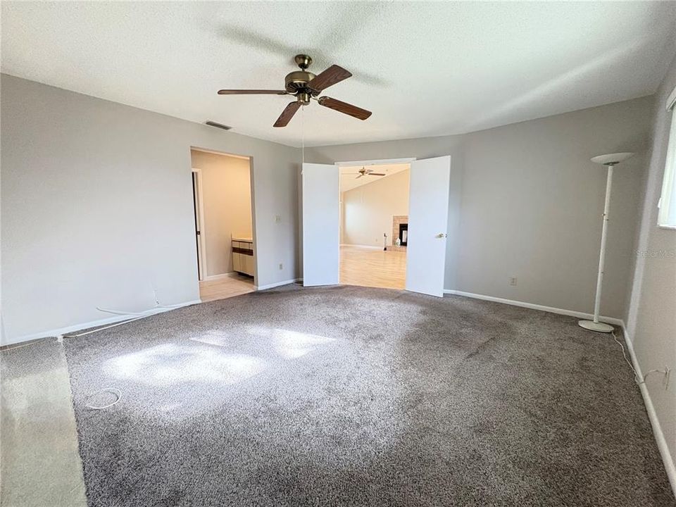 待售: $239,000 (2 贝兹, 2 浴室, 1216 平方英尺)