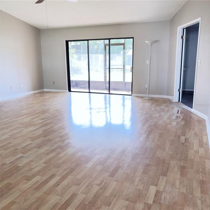 待售: $239,000 (2 贝兹, 2 浴室, 1216 平方英尺)