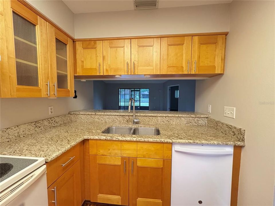 待售: $239,000 (2 贝兹, 2 浴室, 1216 平方英尺)