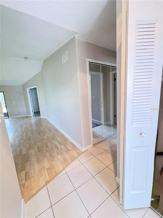 待售: $239,000 (2 贝兹, 2 浴室, 1216 平方英尺)