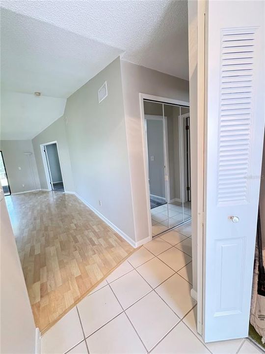 待售: $239,000 (2 贝兹, 2 浴室, 1216 平方英尺)