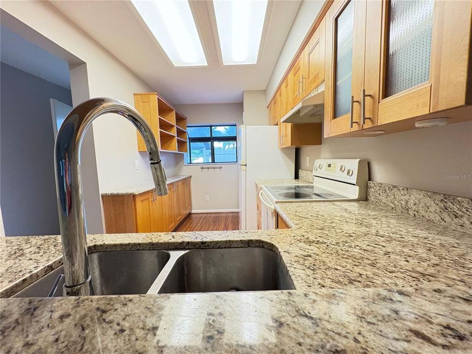 待售: $239,000 (2 贝兹, 2 浴室, 1216 平方英尺)