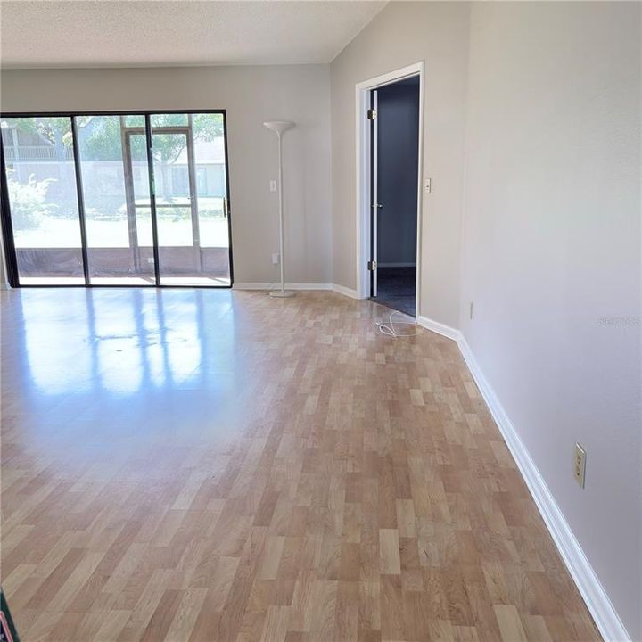 待售: $239,000 (2 贝兹, 2 浴室, 1216 平方英尺)