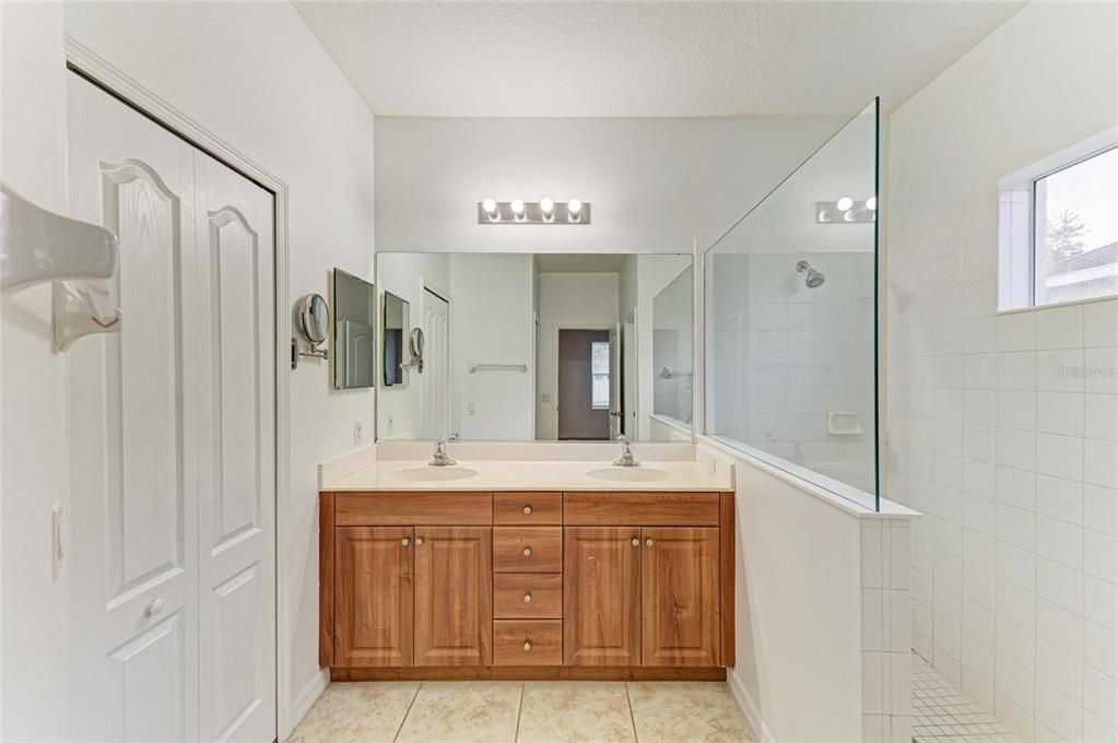 Active With Contract: $375,000 (4 beds, 2 baths, 1487 Square Feet)