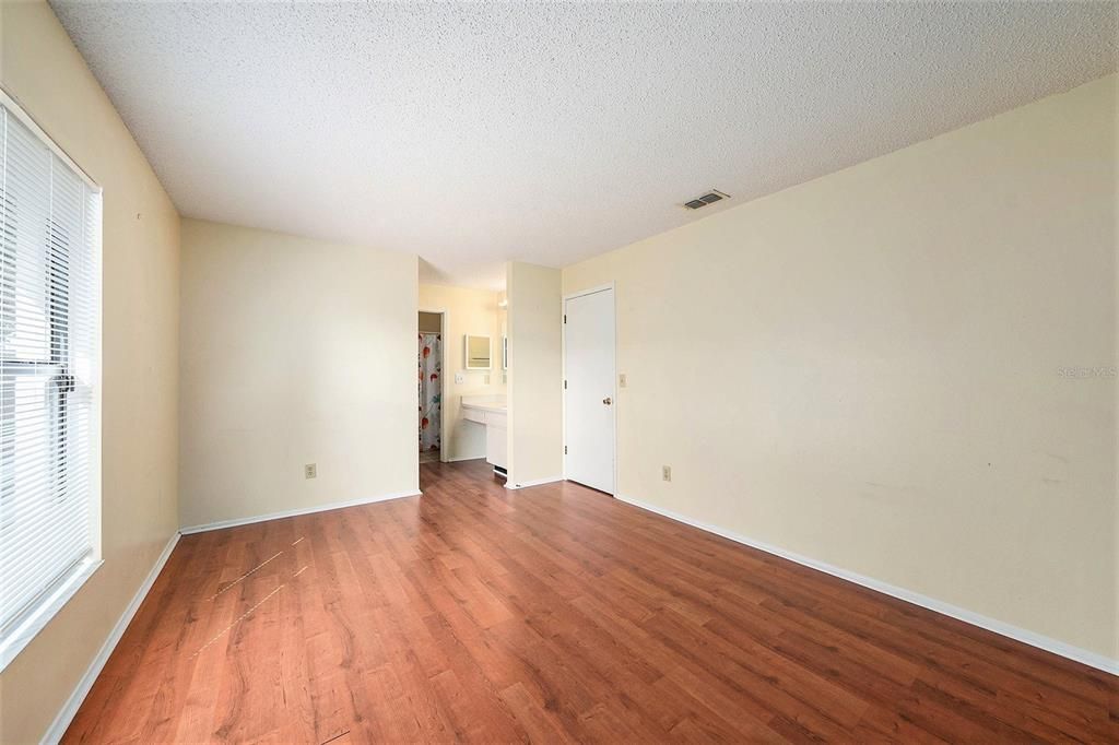 Active With Contract: $375,000 (3 beds, 2 baths, 1504 Square Feet)