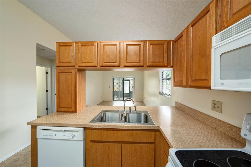 Active With Contract: $375,000 (3 beds, 2 baths, 1504 Square Feet)