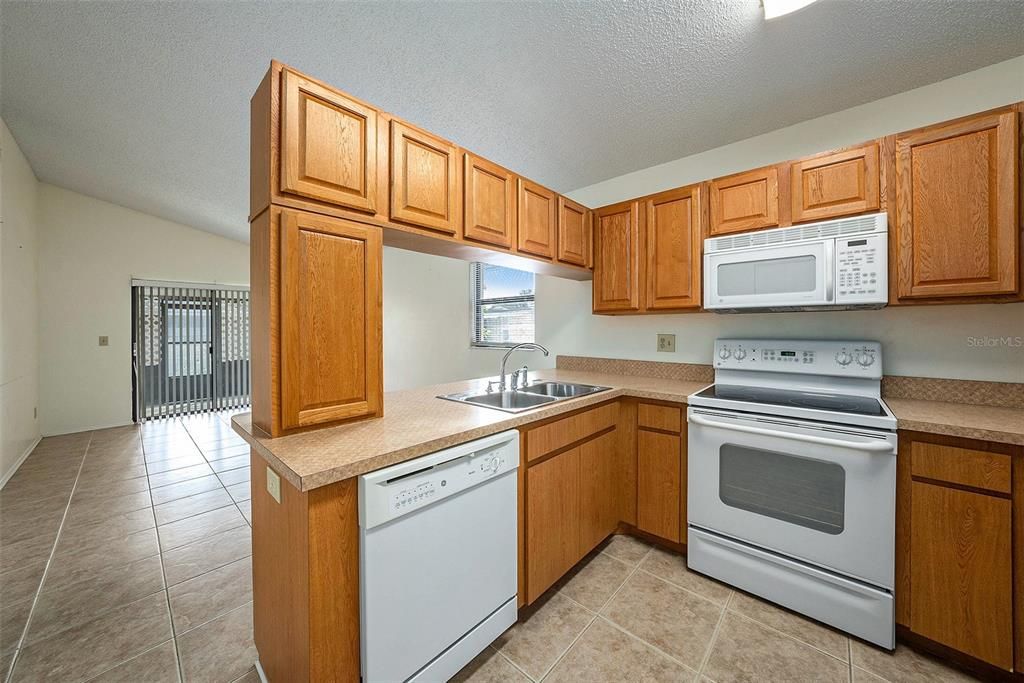 Active With Contract: $375,000 (3 beds, 2 baths, 1504 Square Feet)