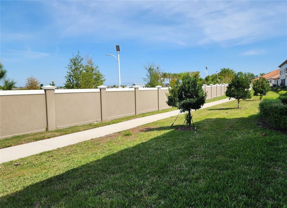 For Sale: $314,900 (2 beds, 2 baths, 1737 Square Feet)