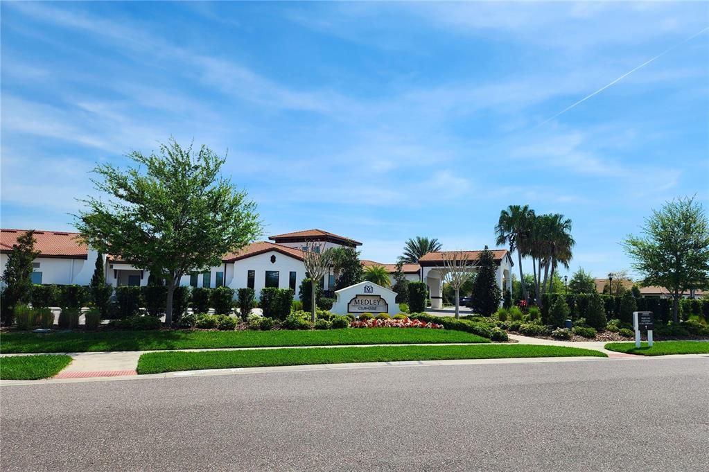 For Sale: $314,900 (2 beds, 2 baths, 1737 Square Feet)