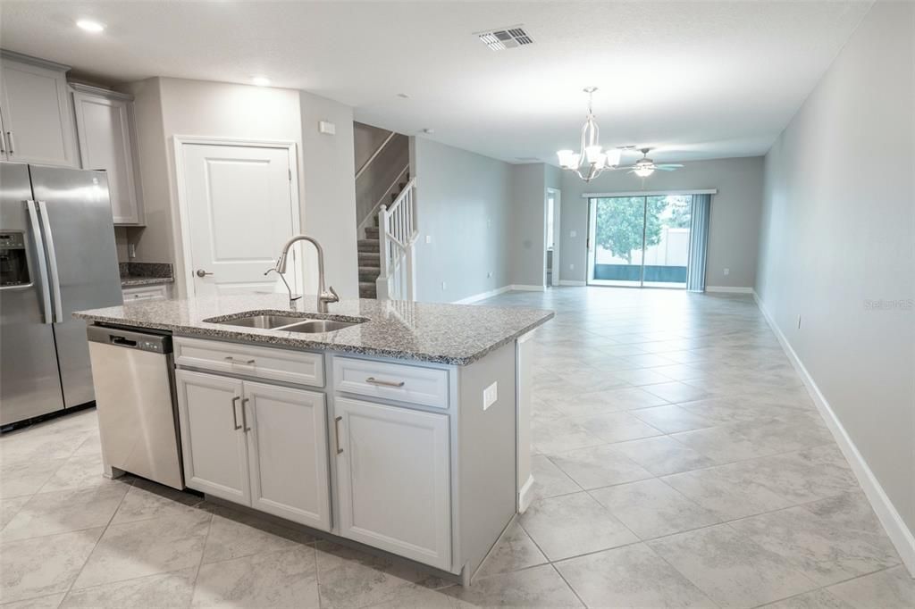 For Sale: $314,900 (2 beds, 2 baths, 1737 Square Feet)