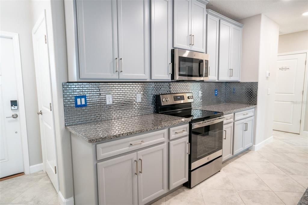 For Sale: $314,900 (2 beds, 2 baths, 1737 Square Feet)