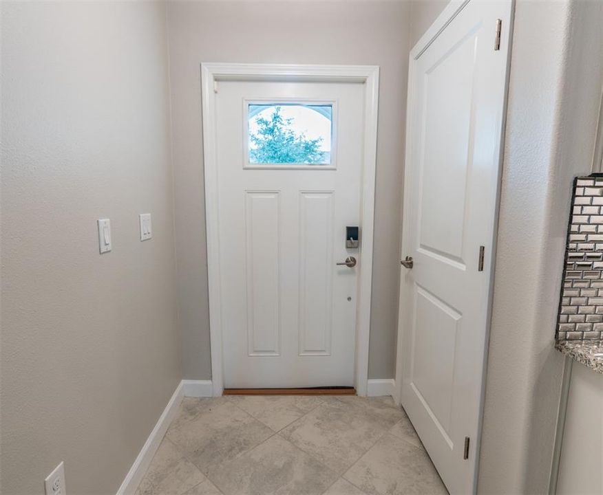 For Sale: $314,900 (2 beds, 2 baths, 1737 Square Feet)