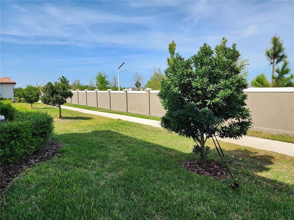 For Sale: $314,900 (2 beds, 2 baths, 1737 Square Feet)