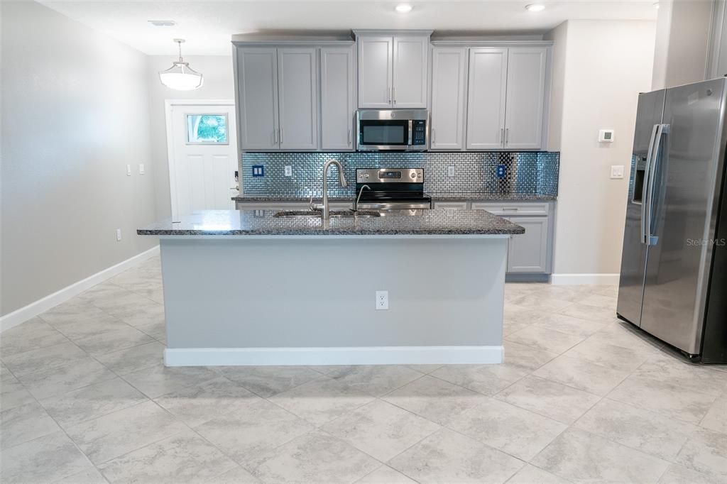 For Sale: $314,900 (2 beds, 2 baths, 1737 Square Feet)