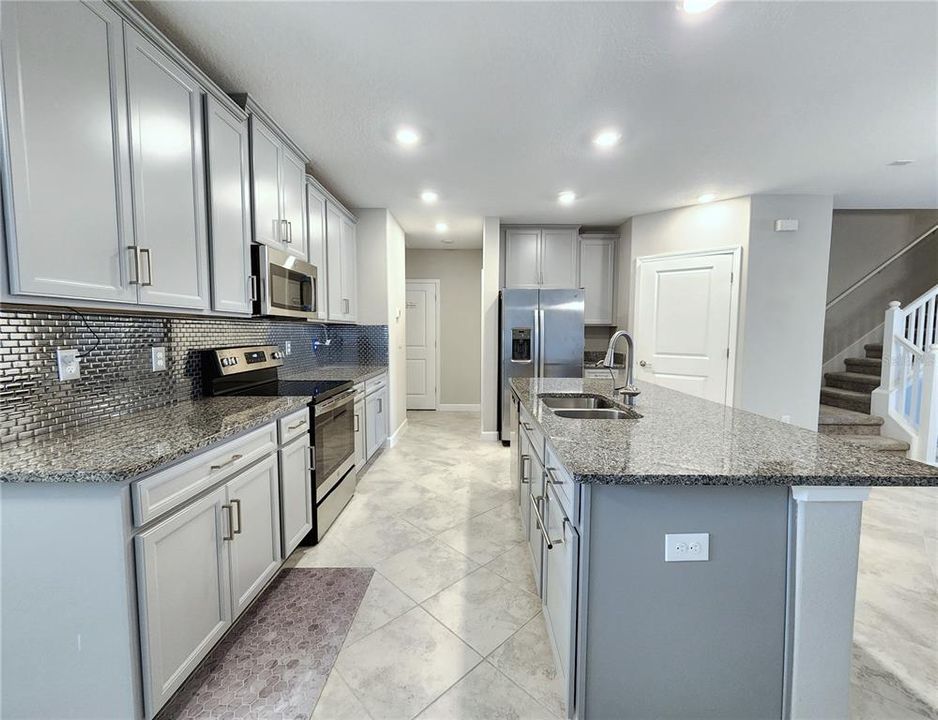 For Sale: $314,900 (2 beds, 2 baths, 1737 Square Feet)
