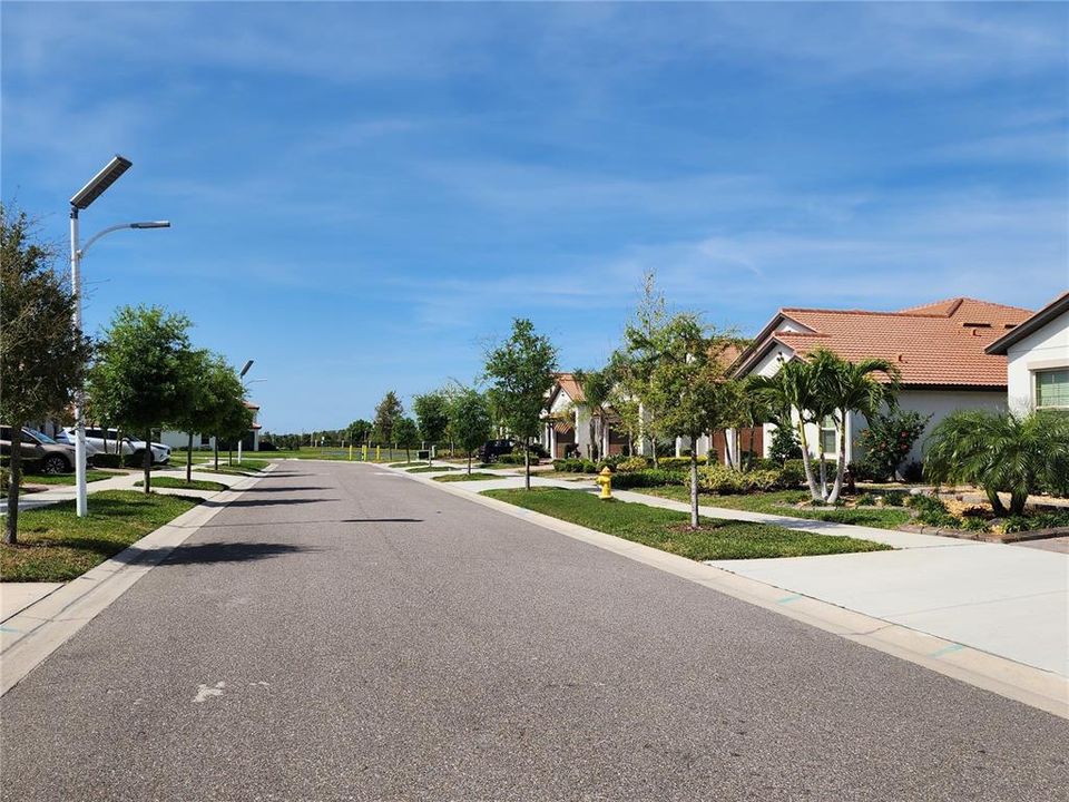 For Sale: $314,900 (2 beds, 2 baths, 1737 Square Feet)