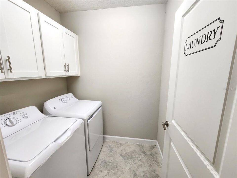 For Sale: $314,900 (2 beds, 2 baths, 1737 Square Feet)