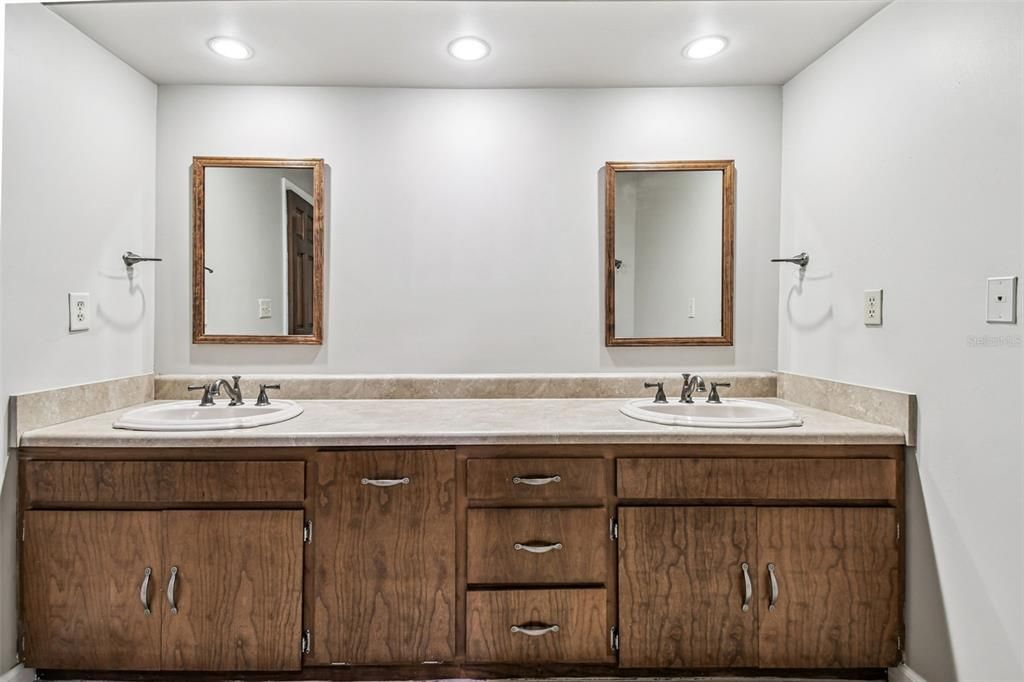 For Sale: $689,000 (4 beds, 3 baths, 3105 Square Feet)