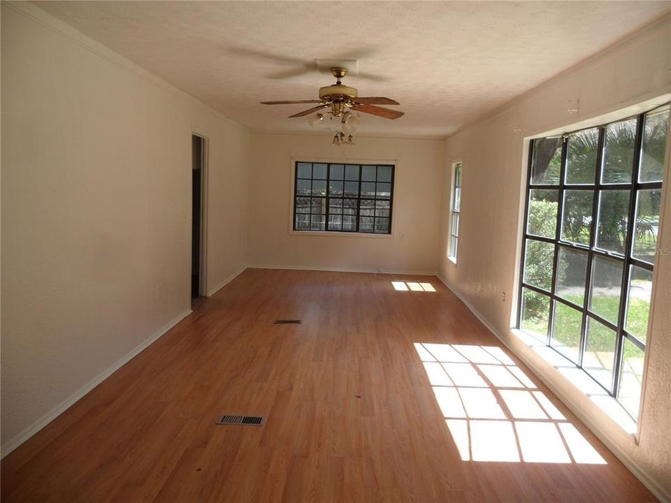 For Sale: $189,900 (2 beds, 2 baths, 1587 Square Feet)