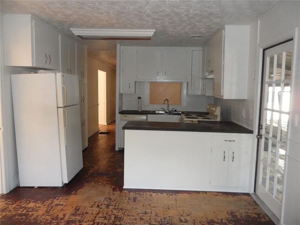 For Sale: $189,900 (2 beds, 2 baths, 1587 Square Feet)