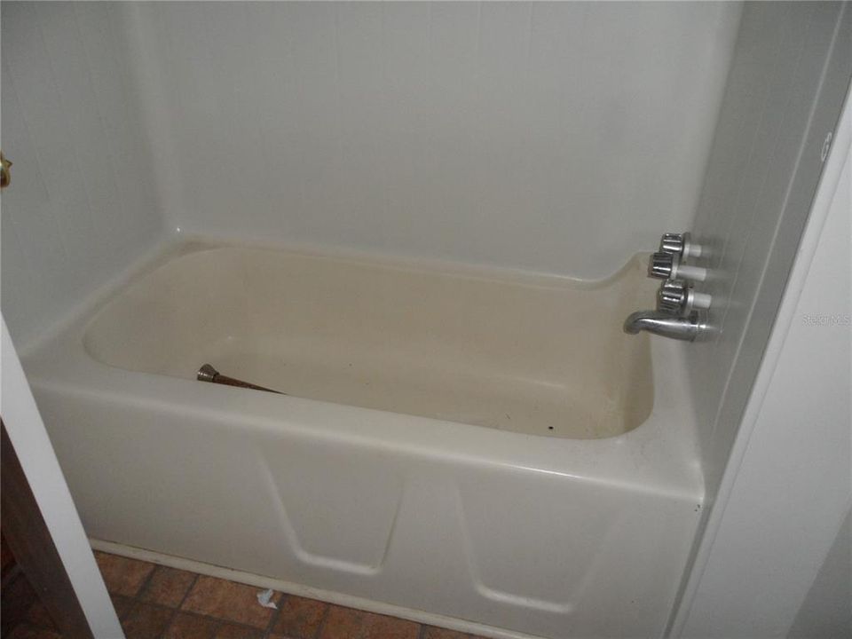 For Sale: $189,900 (2 beds, 2 baths, 1587 Square Feet)