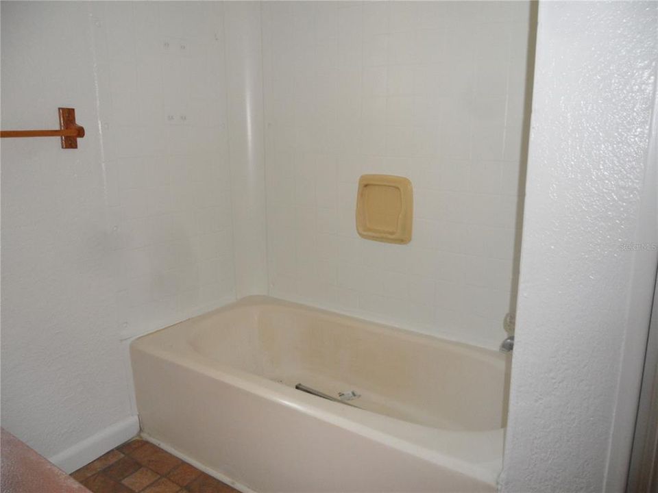 For Sale: $189,900 (2 beds, 2 baths, 1587 Square Feet)