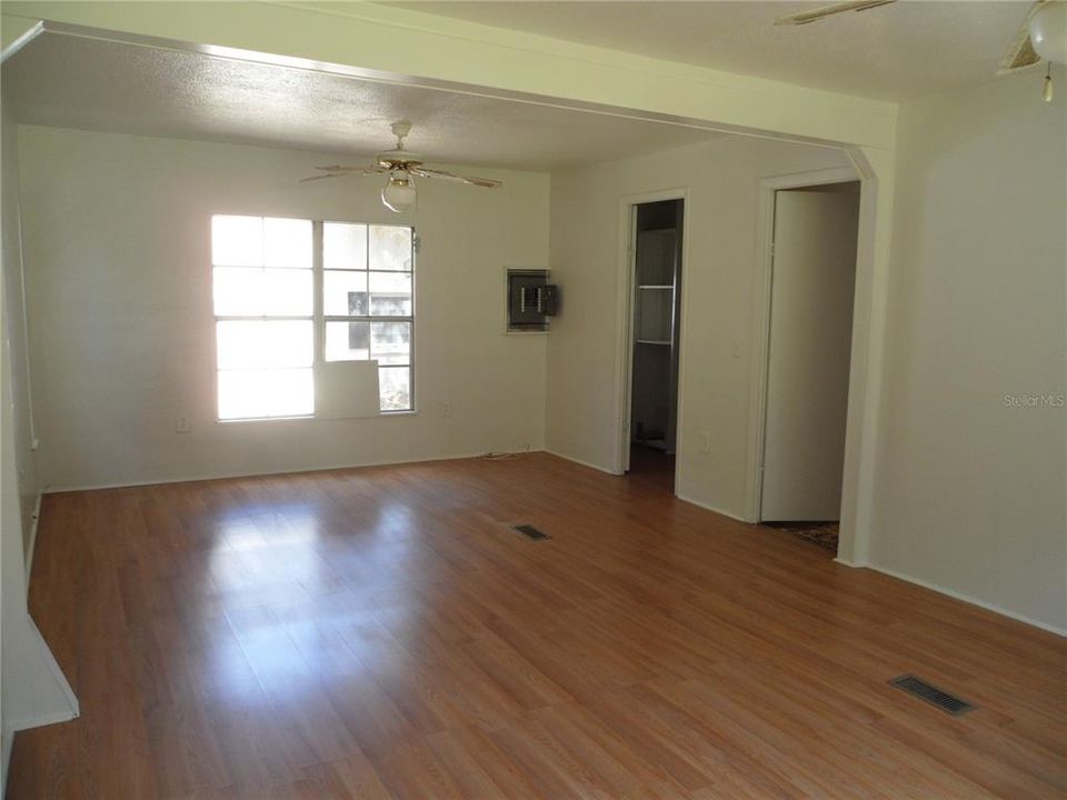 For Sale: $189,900 (2 beds, 2 baths, 1587 Square Feet)