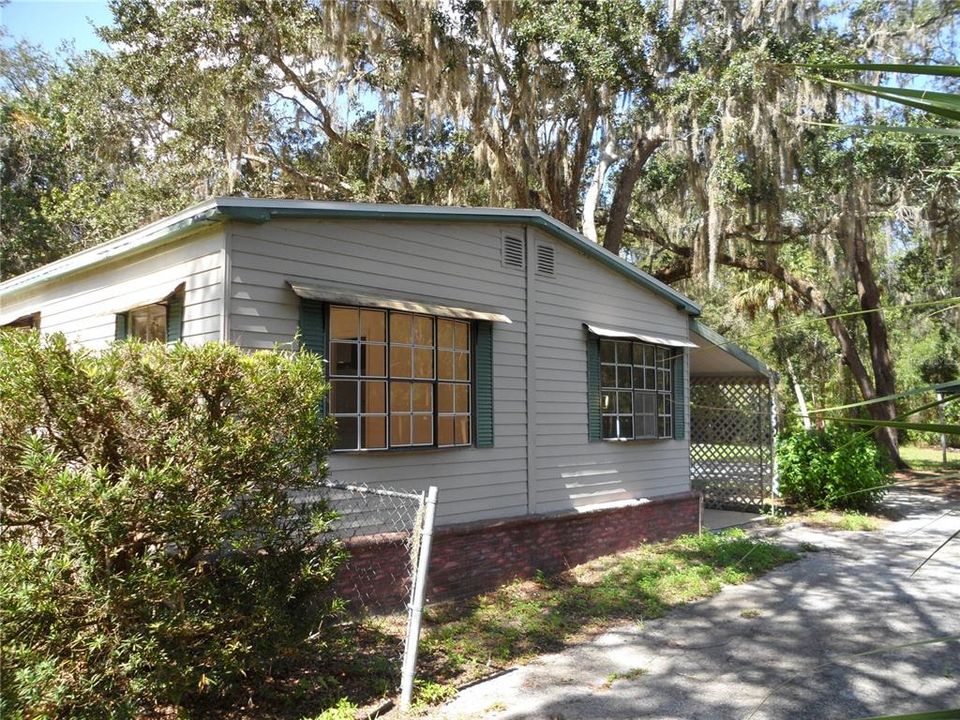 For Sale: $189,900 (2 beds, 2 baths, 1587 Square Feet)