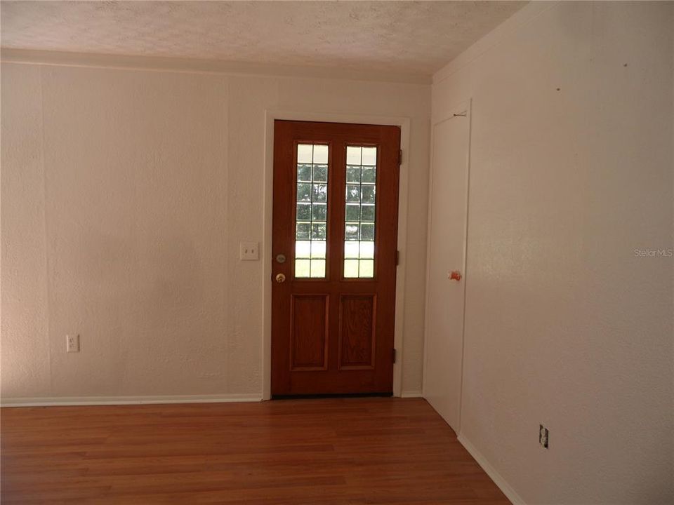 For Sale: $189,900 (2 beds, 2 baths, 1587 Square Feet)