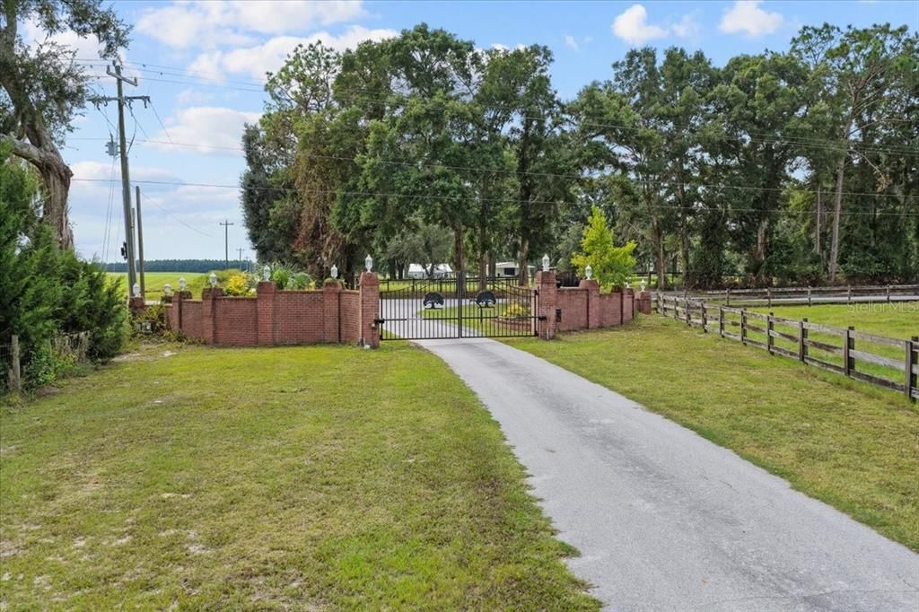 For Sale: $1,990,000 (4 beds, 4 baths, 2898 Square Feet)