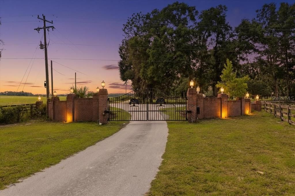 For Sale: $1,990,000 (4 beds, 4 baths, 2898 Square Feet)