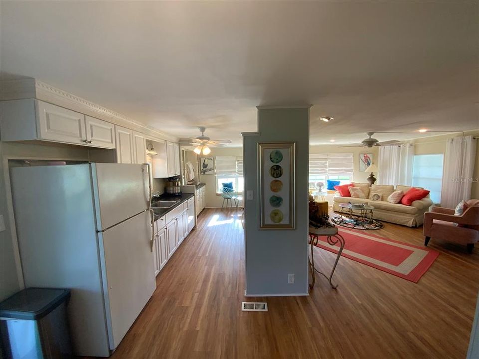 待售: $159,500 (2 贝兹, 2 浴室, 1104 平方英尺)