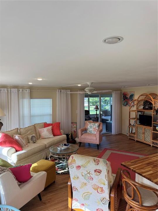 待售: $159,500 (2 贝兹, 2 浴室, 1104 平方英尺)