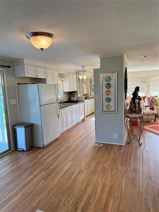 待售: $159,500 (2 贝兹, 2 浴室, 1104 平方英尺)