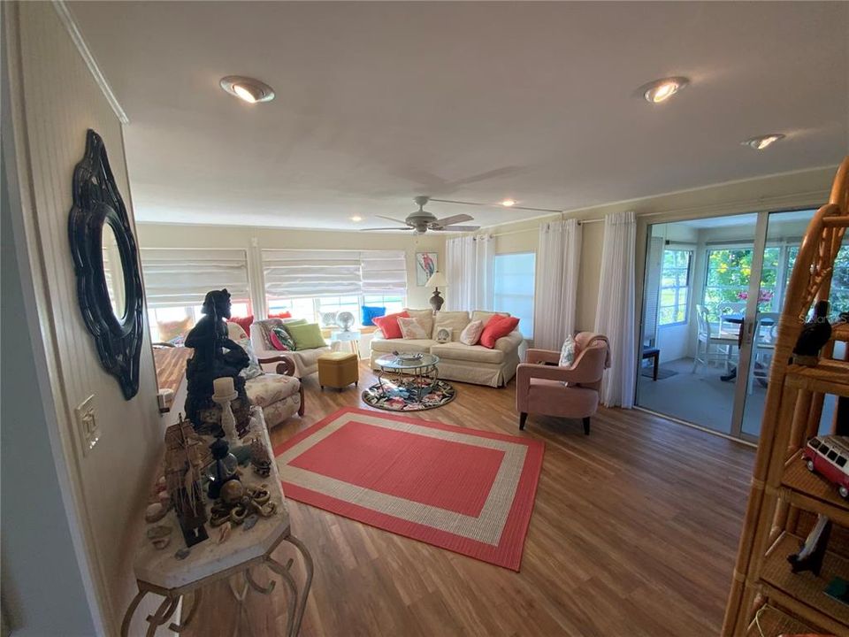 待售: $159,500 (2 贝兹, 2 浴室, 1104 平方英尺)