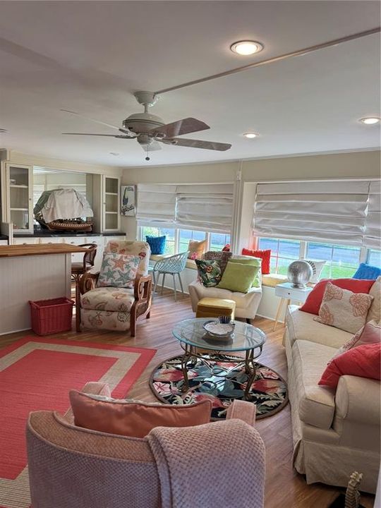 待售: $159,500 (2 贝兹, 2 浴室, 1104 平方英尺)