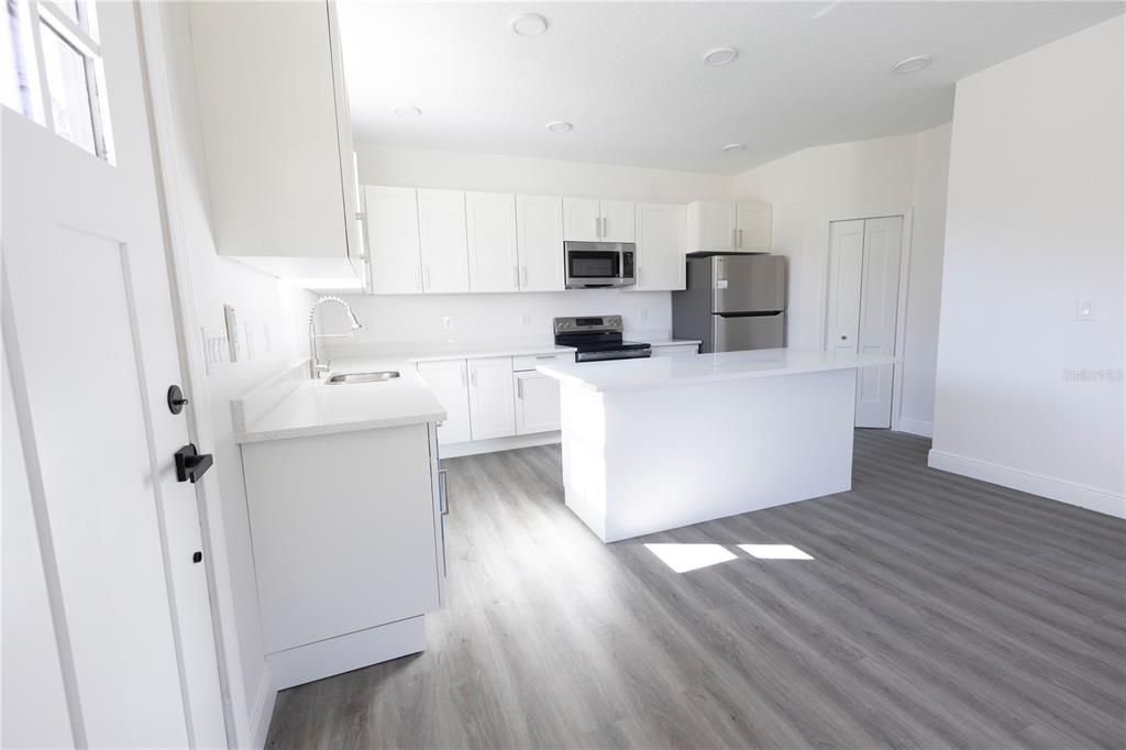 En Venta: $235,000 (3 camas, 2 baños, 1068 Pies cuadrados)