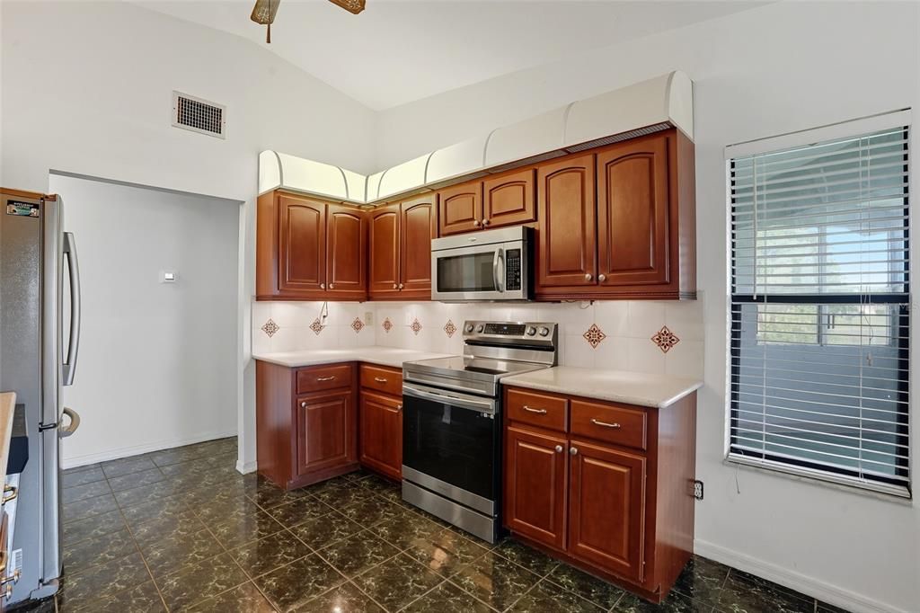 合同活跃: $260,000 (3 贝兹, 2 浴室, 1488 平方英尺)