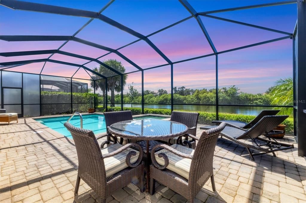 En Venta: $785,000 (4 camas, 2 baños, 2239 Pies cuadrados)