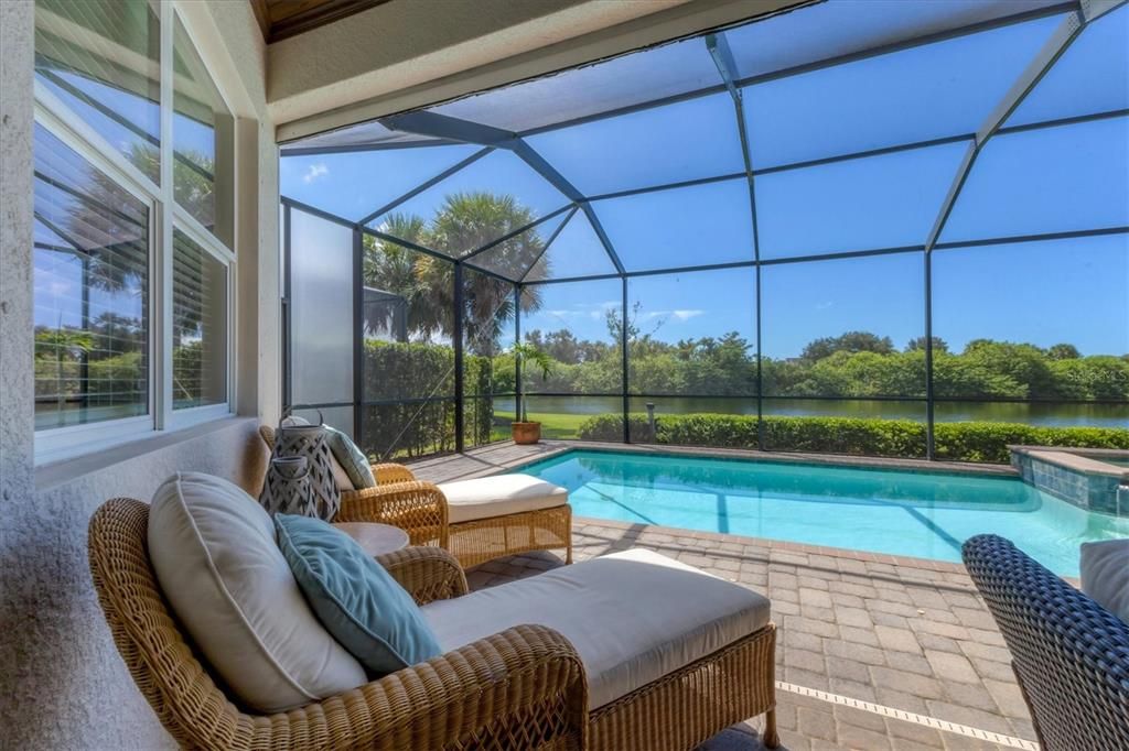 En Venta: $785,000 (4 camas, 2 baños, 2239 Pies cuadrados)