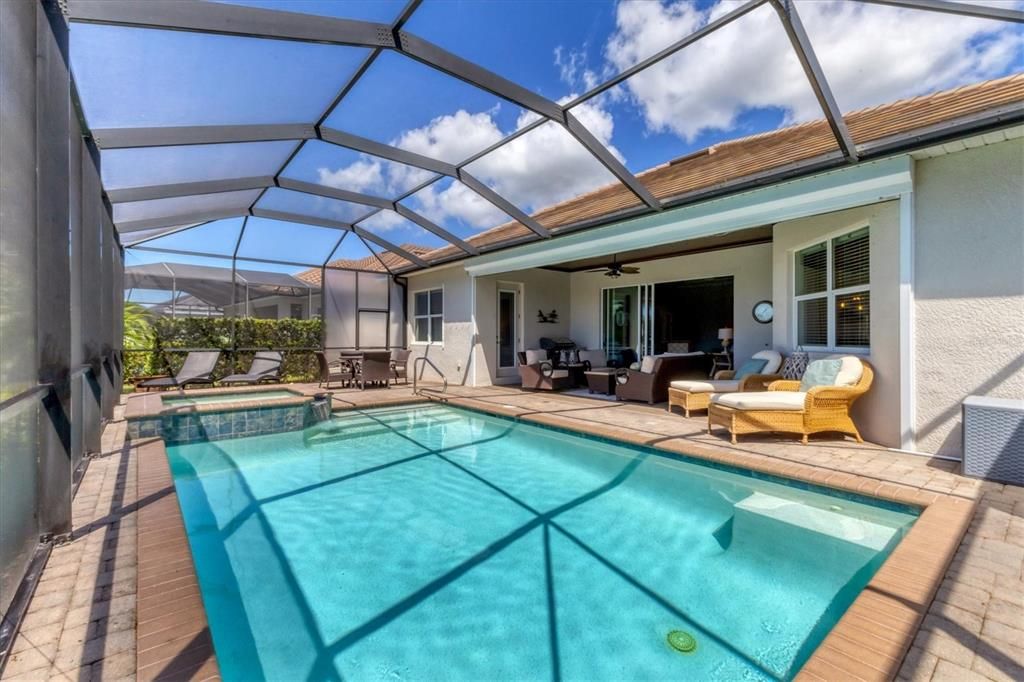 En Venta: $785,000 (4 camas, 2 baños, 2239 Pies cuadrados)