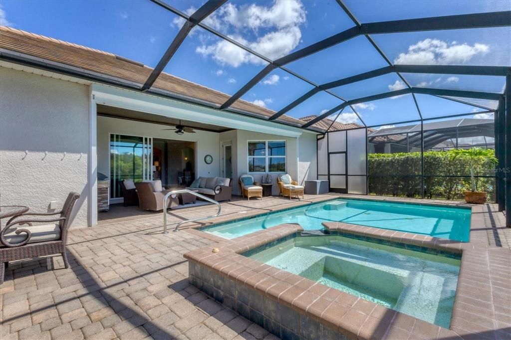 En Venta: $785,000 (4 camas, 2 baños, 2239 Pies cuadrados)