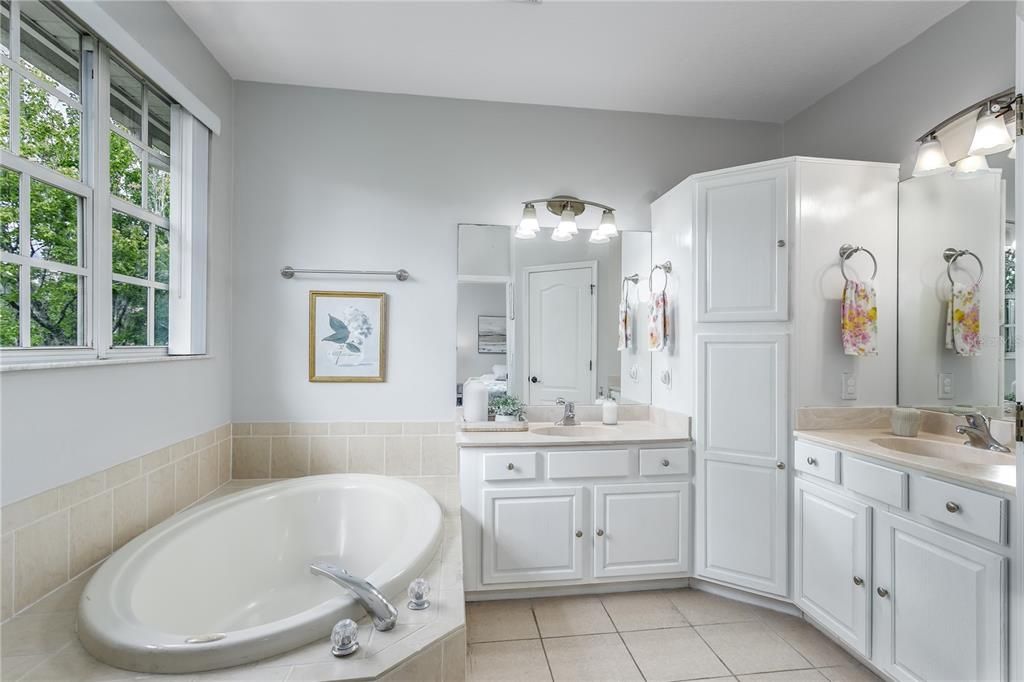 For Sale: $460,000 (3 beds, 2 baths, 1792 Square Feet)