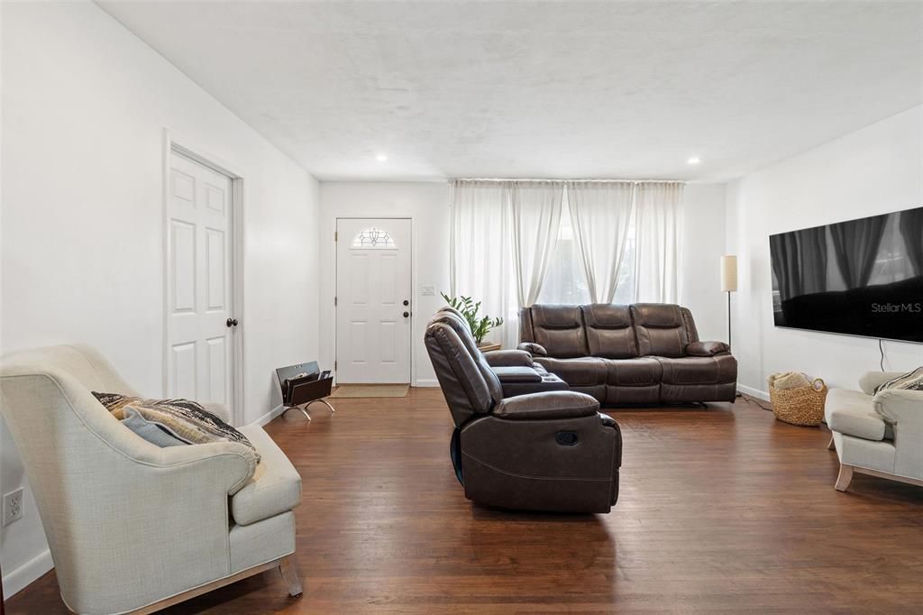 For Sale: $500,000 (4 beds, 2 baths, 1775 Square Feet)