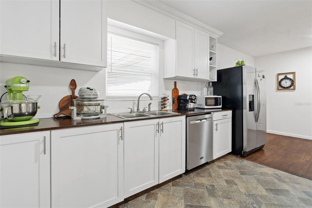 For Sale: $500,000 (4 beds, 2 baths, 1775 Square Feet)