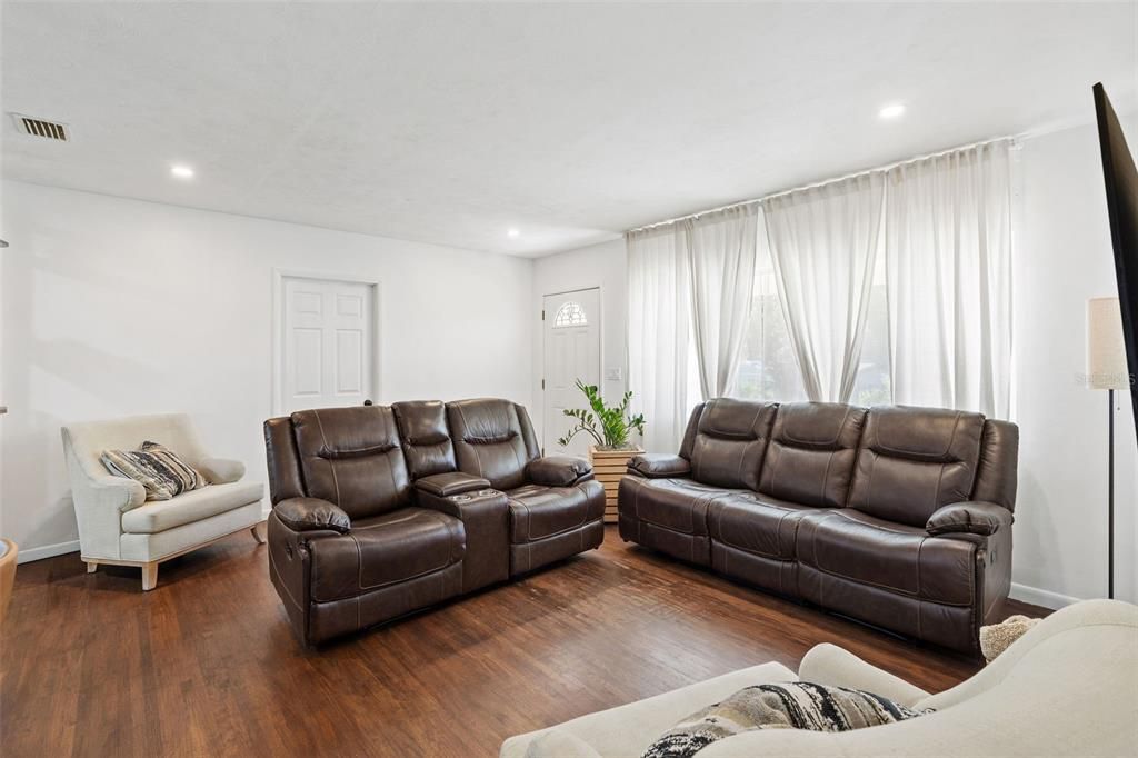 For Sale: $500,000 (4 beds, 2 baths, 1775 Square Feet)