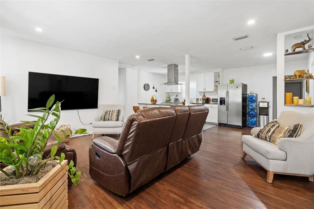 For Sale: $500,000 (4 beds, 2 baths, 1775 Square Feet)