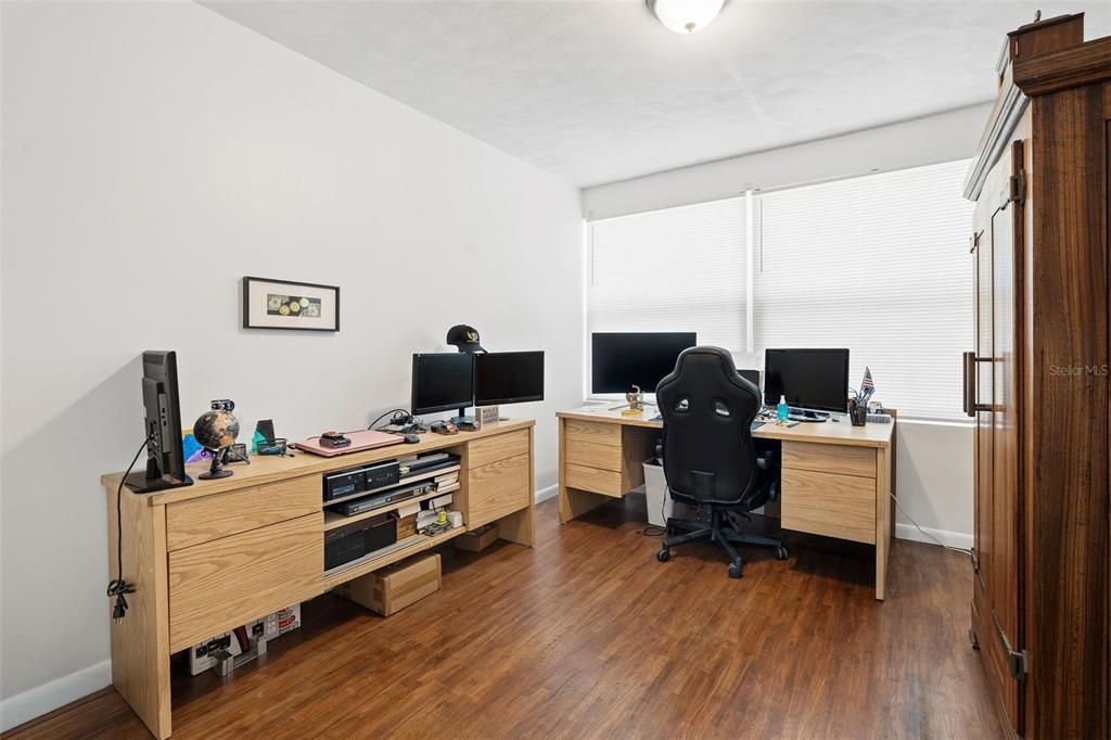 For Sale: $500,000 (4 beds, 2 baths, 1775 Square Feet)